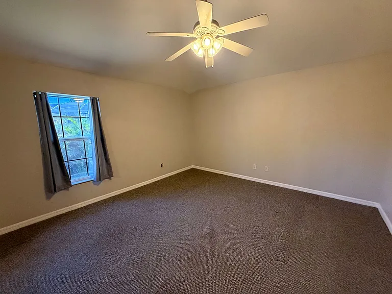 527 Terrier Way — Photo 7