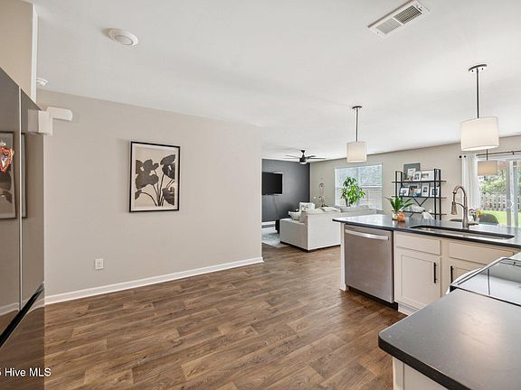 5th image of 8316 E Highcroft Drive NE