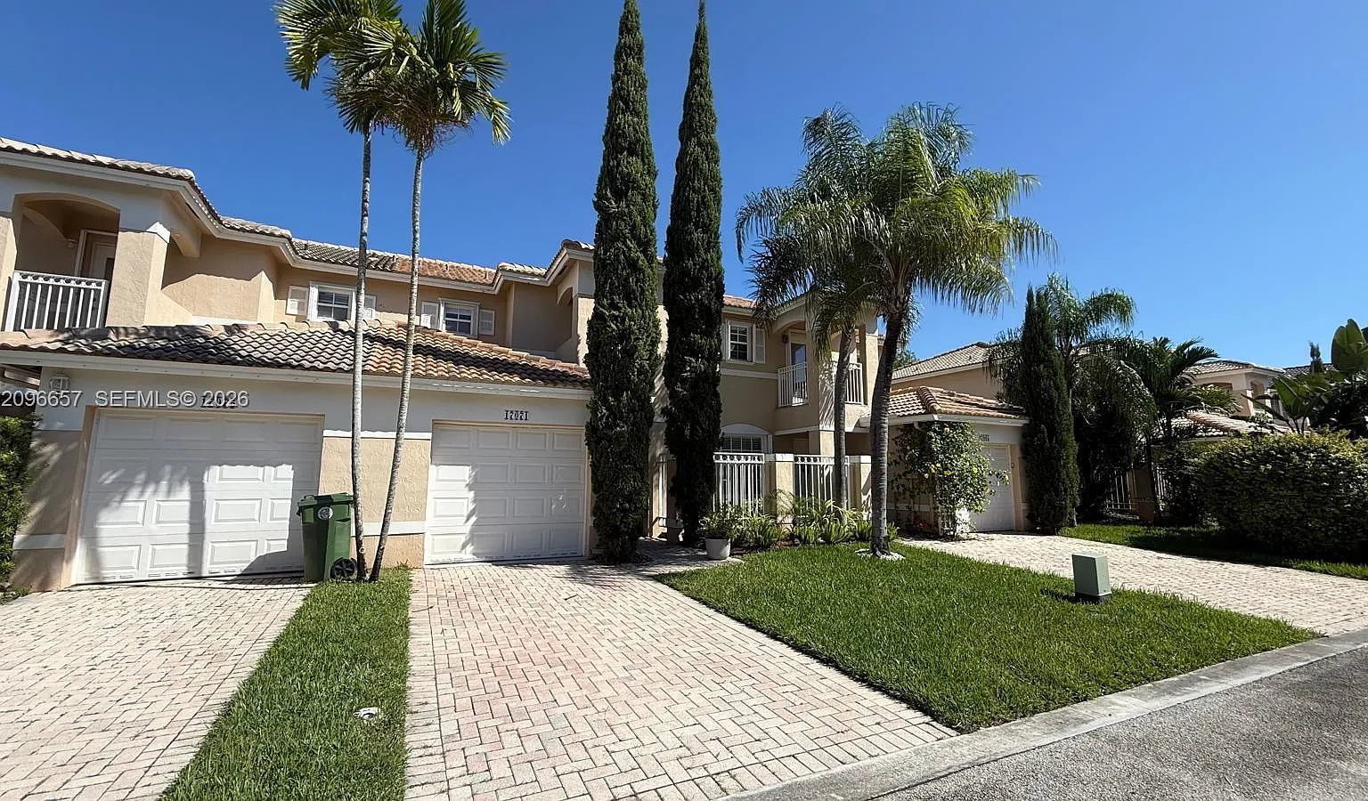 Pembroke Isles 1 — Photo 2