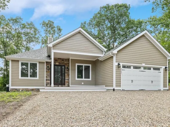 45321 Fairway Dr, New Buffalo, MI 49117