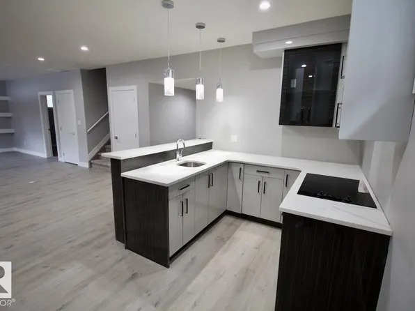 1326 Hainstock Way SW, Edmonton, AB T6W 3B6