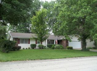 2601 6th St, Charleston, IL 61920