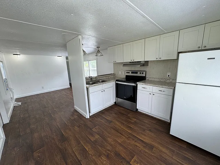 202 Irvin Ave NW #1 — Photo 3