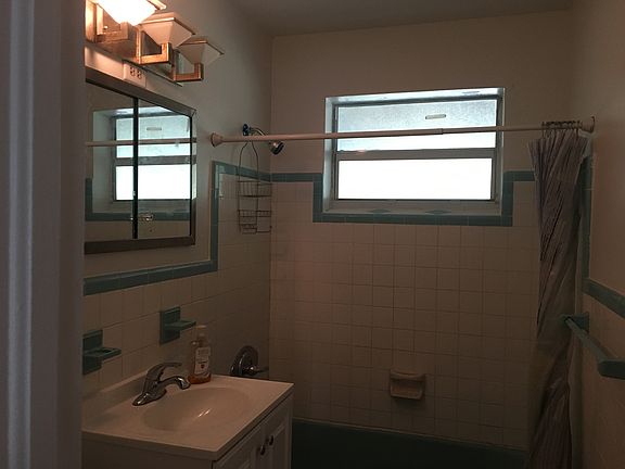 4th image of 1624 E River Dr