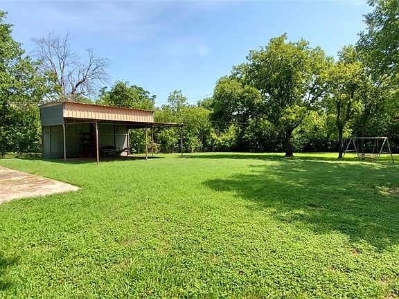 3rd image of 205 SE Tarrant Ave