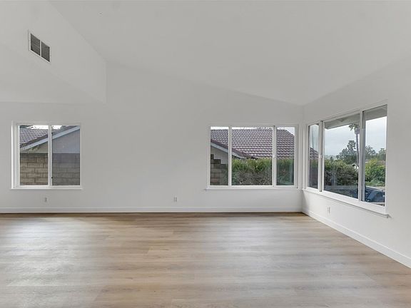 5th image of 12924 Knotty Pine St