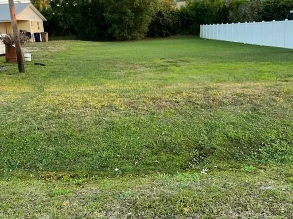 12641 1st St, Fort Myers, FL 33905