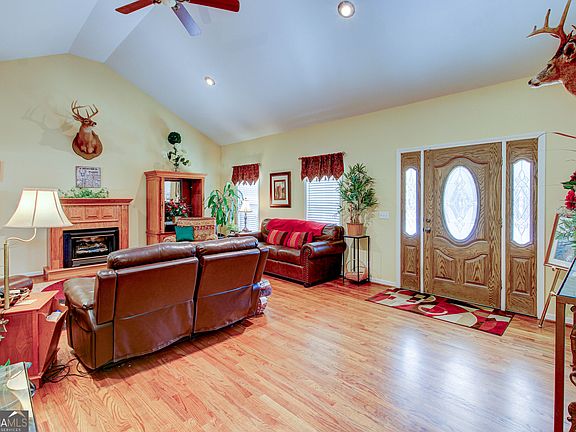 5th image of 144 Bluffs Cir