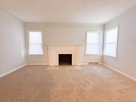 3rd image of 16853 Saint Marys St