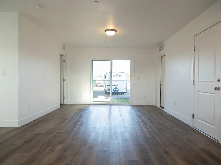 1065 Bighorn St #B — Photo 3