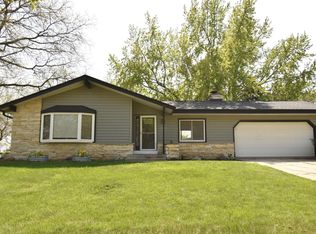 1003 W Wake Forest Ct, Oak Creek, WI 53154
