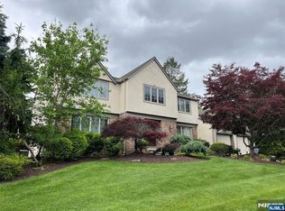 839 Hennigar Pl, Oradell, NJ 07649