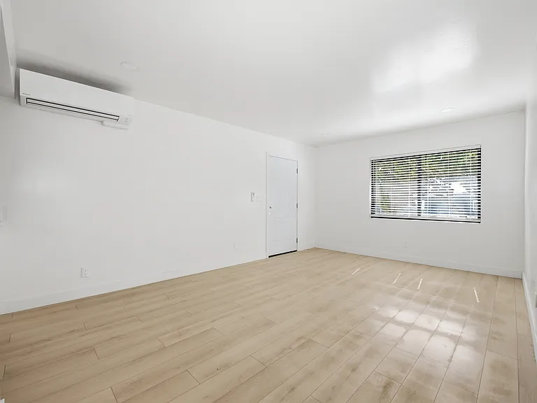 4553 North Ave #4551.5 — Photo 5