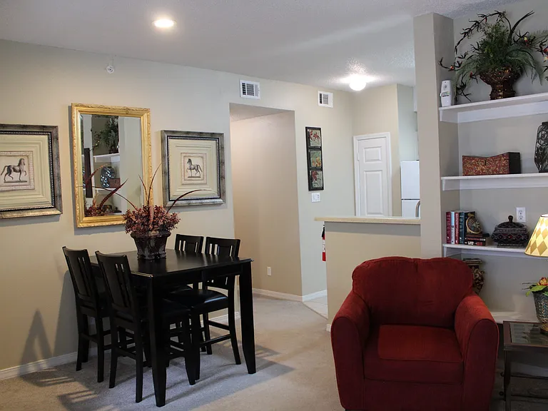 LaCrosse Apartments and Carriage Homes — Photo 27