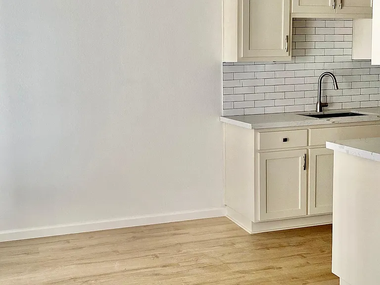 218 Bayside Ct — Photo 16