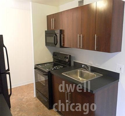 1st image of 441 W Oakdale Ave APT 2A