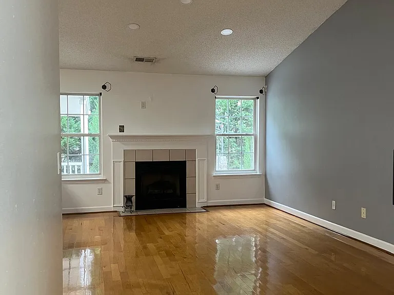 1819 Arlington Ave — Photo 2