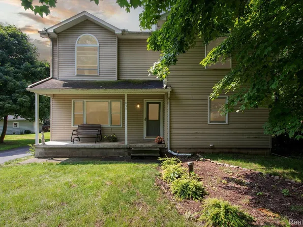 837 Lucille Dr, Wolverine Lake, MI 48390