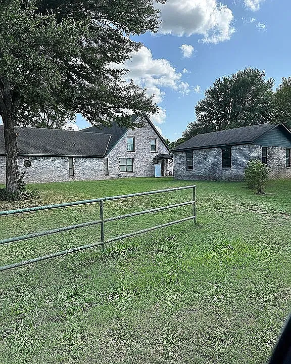 514 Lakeshore Dr