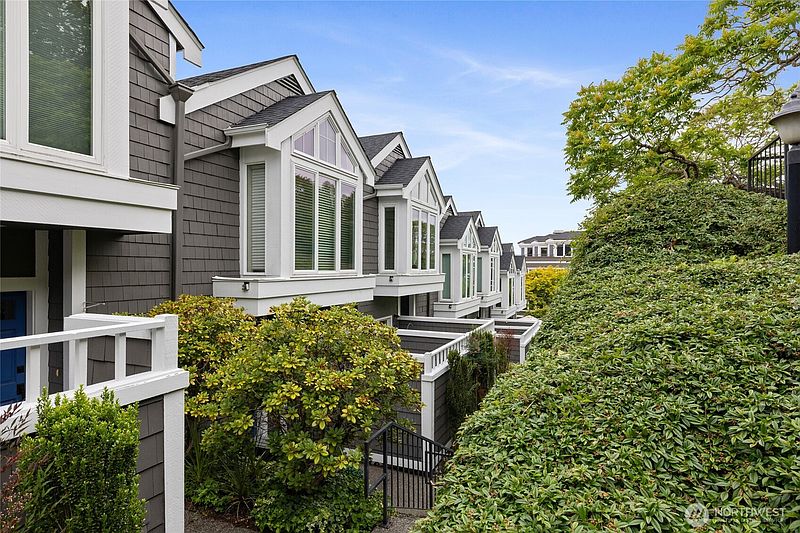 5th image of 2405 N 30th Street #4