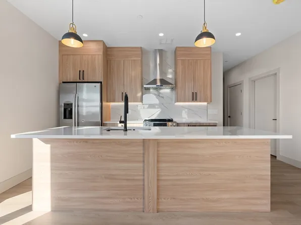 453 Franklin St #207, Melrose, MA 02176