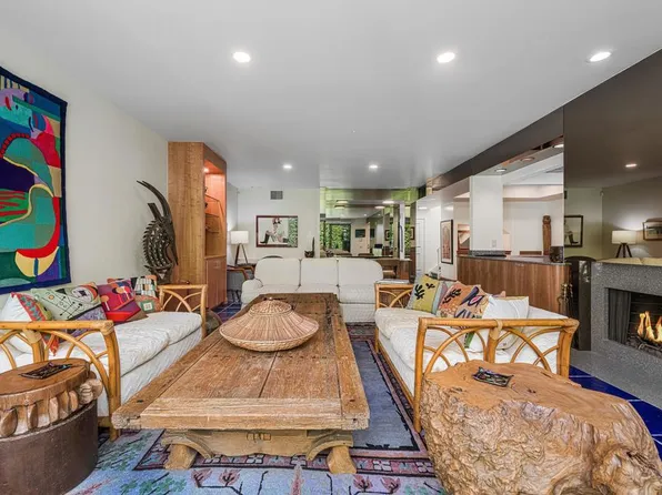 572 Arenas Rd #2, Palm Springs, CA 92262
