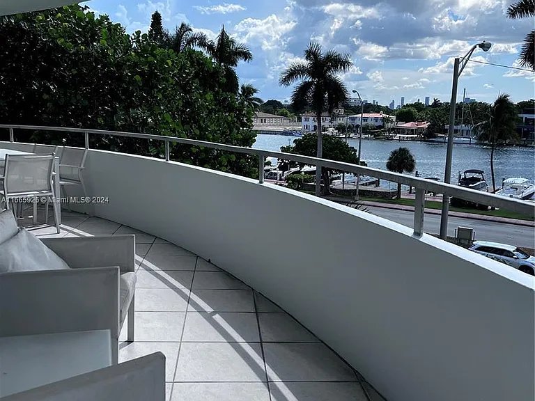 5161 Collins Ave #405 — Photo 16