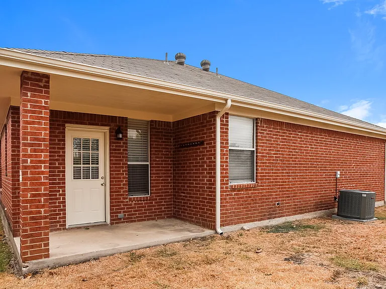 7213 Park Creek Cir W — Photo 16