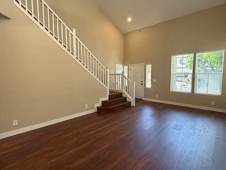 8922 Del Rio Cir — Photo 86