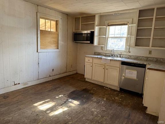 4th image of 410 Jackson St