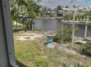 3389 Lakeview Dr, Naples, FL 34112