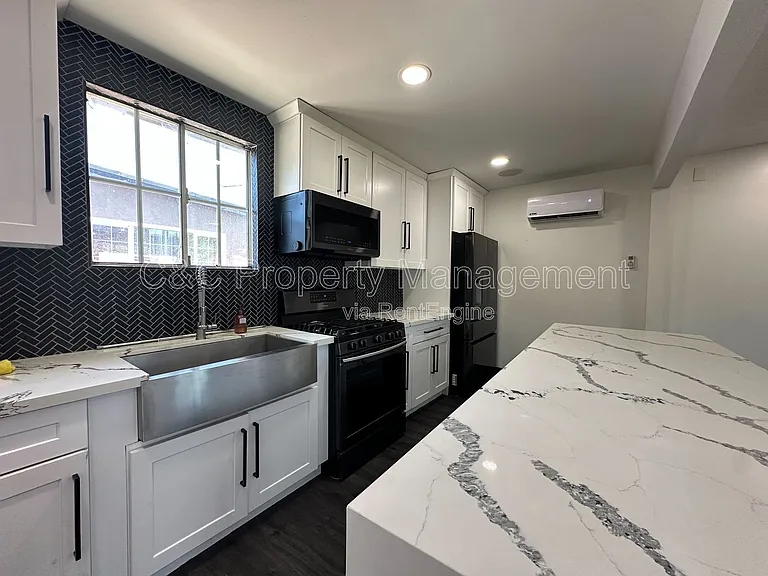 1205 E 4th St — Photo 3