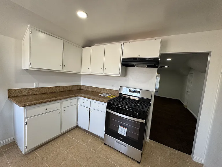 1031 W 91st St #B — Photo 5