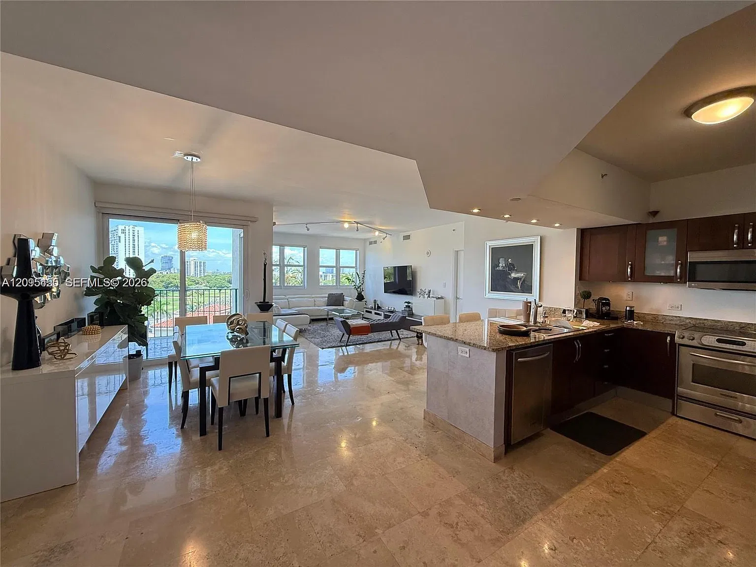Turnberry Village So Towe — Photo 3