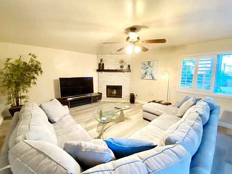1020 E Hearne Way — Photo 26