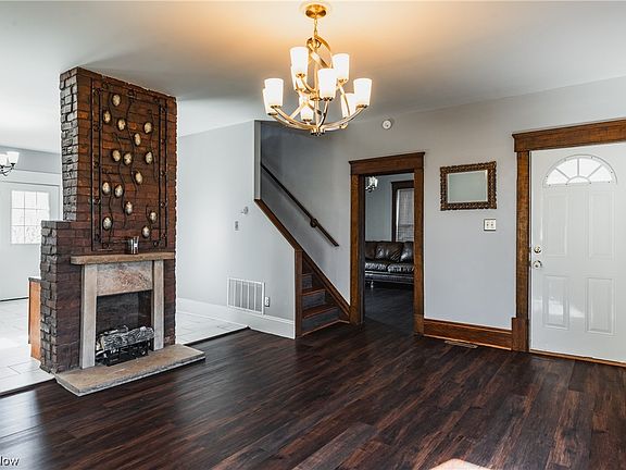 3rd image of 504 Summers St