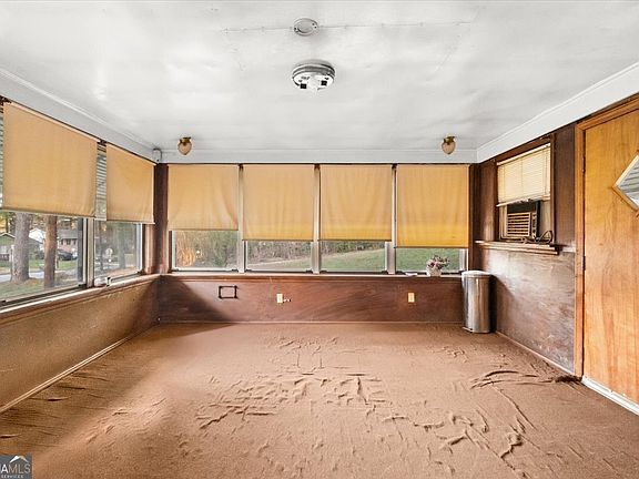 4th image of 2706 Burton Rd NW