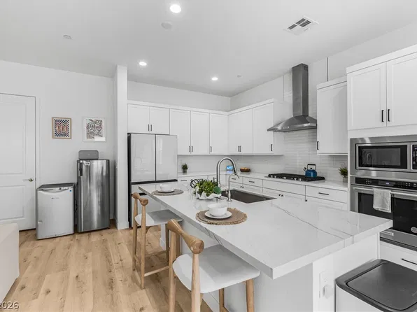 8935 Cassia Winds St, Las Vegas, NV 89166