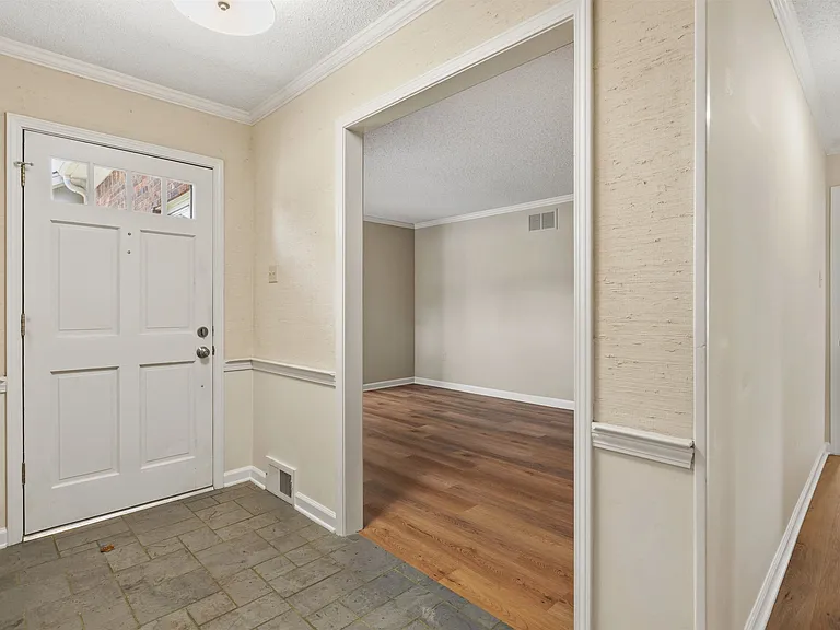 8604 Sandpoint Dr — Photo 4