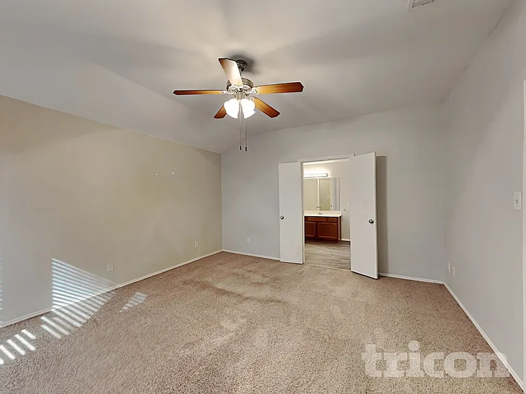1615 Hillside Dr — Photo 10