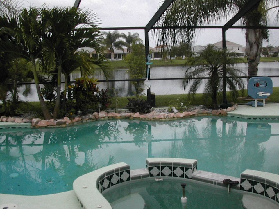 Solar Heated Screened Pool with Hottub/spa