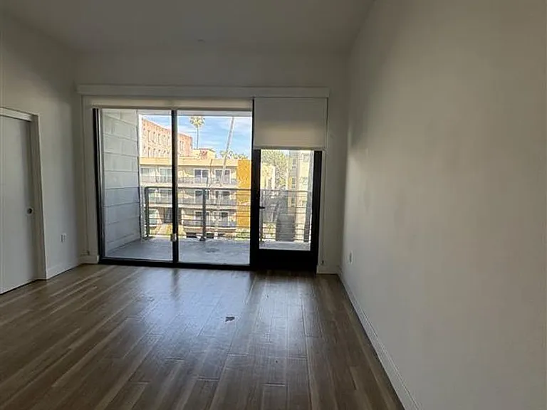 Maya Apartments at 535 Kingsley Dr in Los Angeles — Photo 45