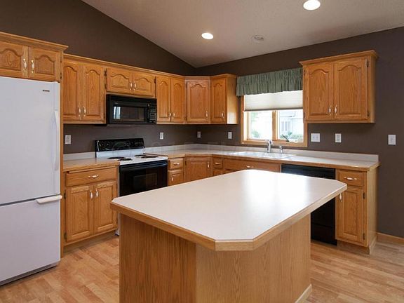 5th image of 743 Lakeridge Dr