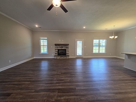 4th image of 1037 Berkley Court