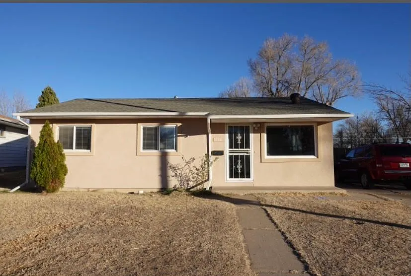 3116 Fairmount Ln — Photo 2