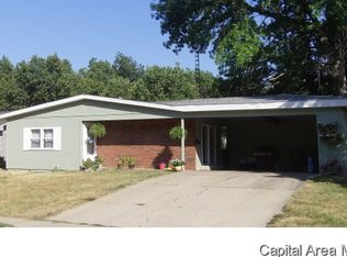 838 Roanoke Dr, Springfield, IL 62702