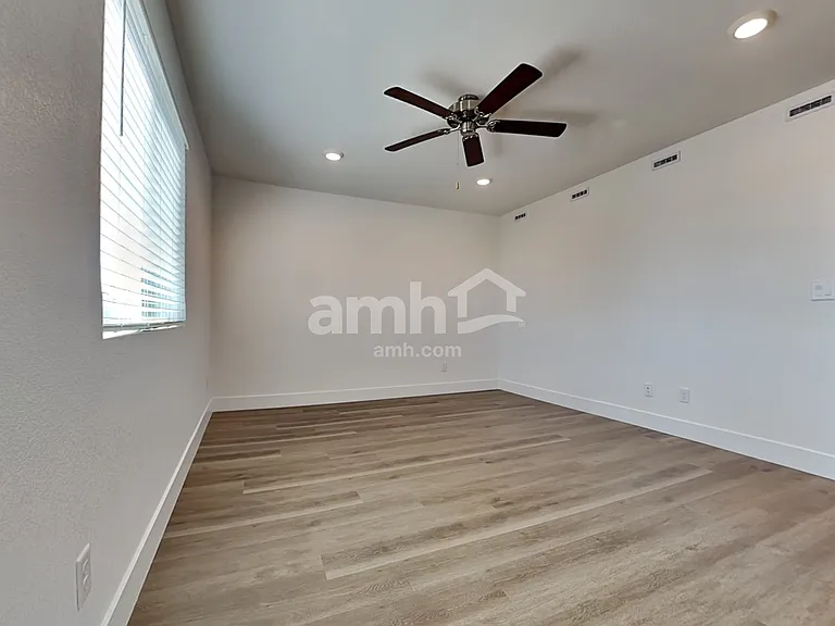 8401 Flagpole Loop Ave — Photo 9
