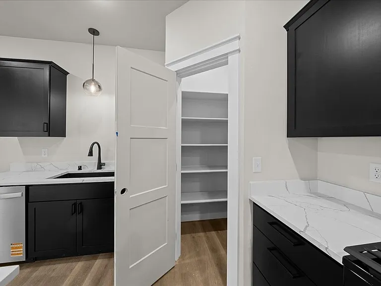 7404 N Paw St — Photo 11