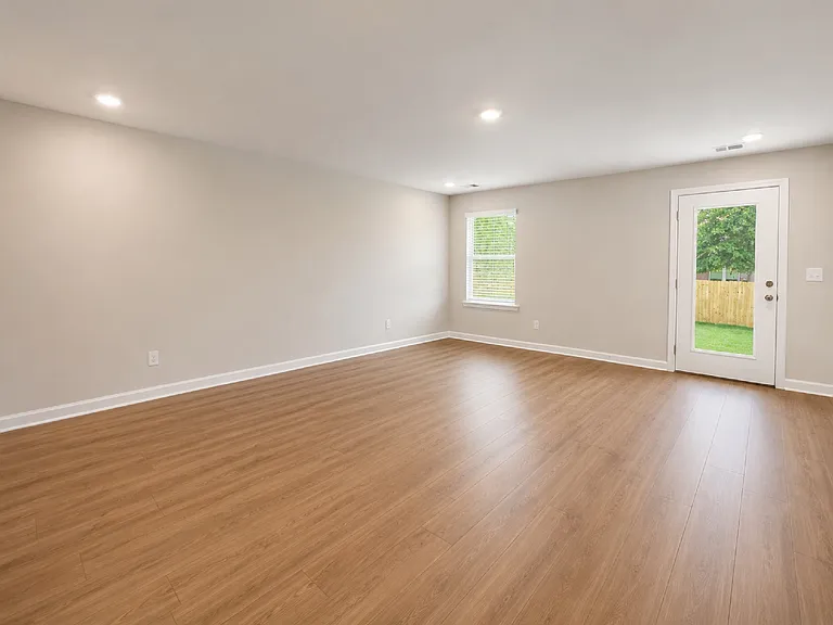102 Asbury Park Dr — Photo 4