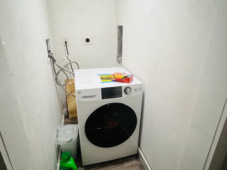 8 W Bellflower St #1 — Photo 19